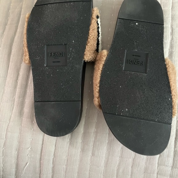 Fendi shearling slides men 7 Woman 10 - Picture 8 of 11